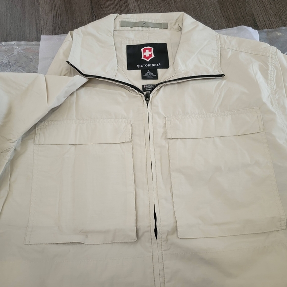 VICTORINOX  size L - Picture 3 of 10